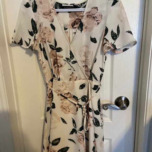 Dynamite Cream Floral Midi Dress - Picture 3 of 4